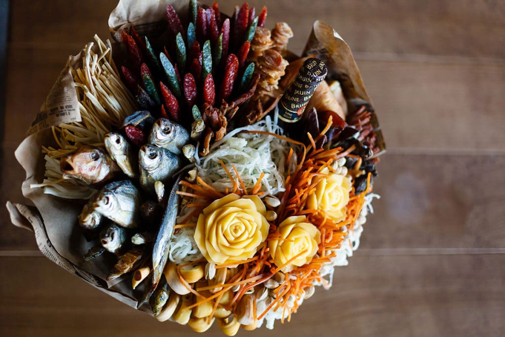 Men's bouquets of food and alcohol do it yourself